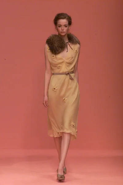 Look 16